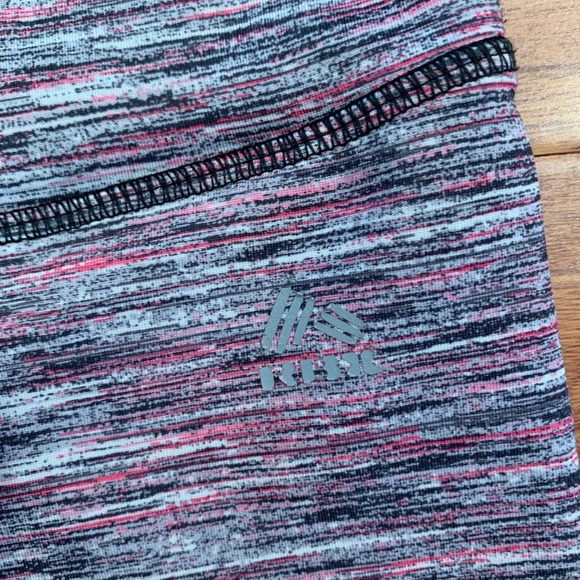 Bundle of 4 workout leggings. Size Medium - Picture 7 of 14